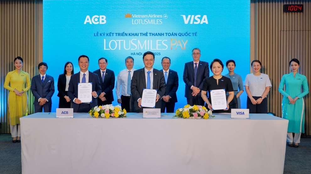 Vietnam Airlines hợp tác cùng ACB, Visa ra mắt thẻ hội viên tích hợp thanh toán Lotusmiles Pay - 1 Vietnam Airlines hợp tác cùng ACB, Visa ra mắt thẻ hội viên tích hợp thanh toán Lotusmiles Pay - 1