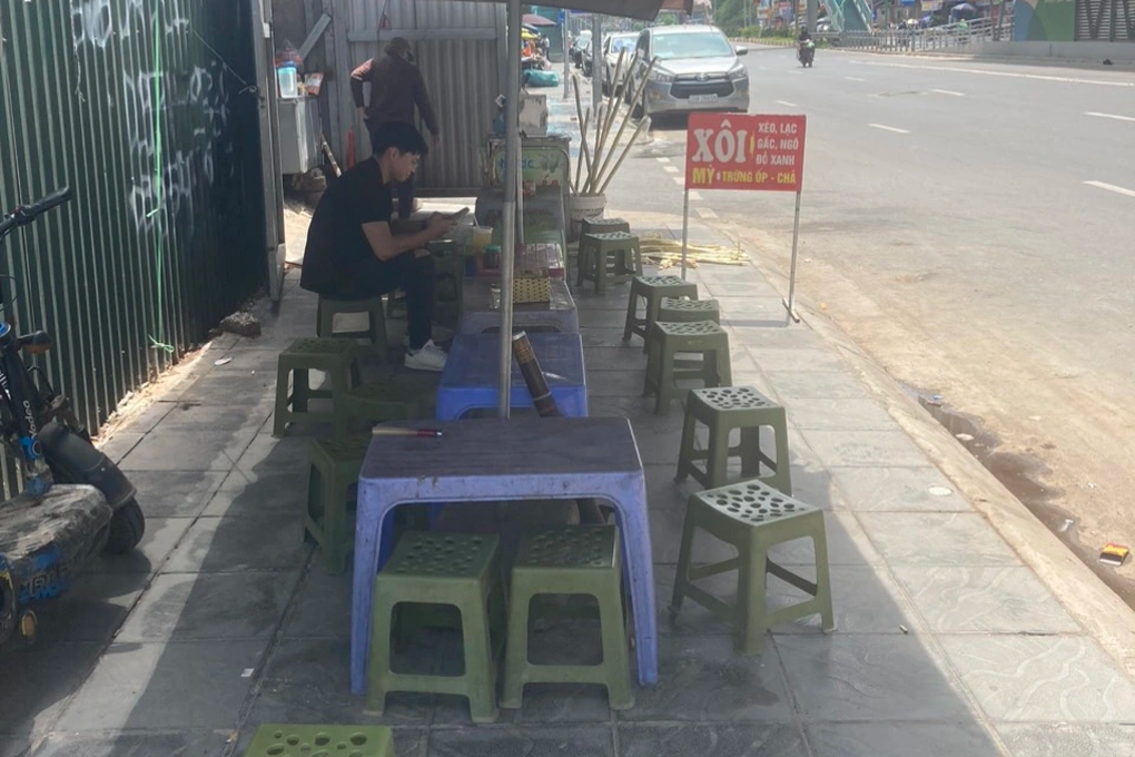 TPHCM thu phí vỉa hè, lề đường: Lấn chiếm vỉa hè được hợp thức hóa? - 1 TPHCM thu phí vỉa hè, lề đường: Lấn chiếm vỉa hè được hợp thức hóa? - 1