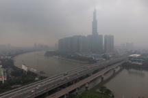 Vì sao bầu trời ở TPHCM mù mịt từ sáng đến chiều?