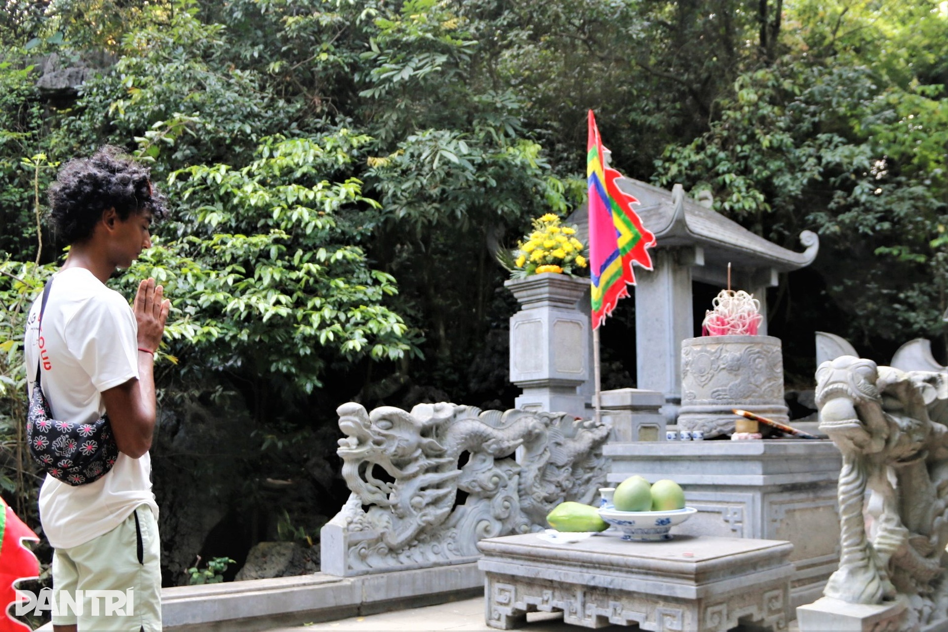 Nơi yên nghỉ của hai vị vua và chuyện hoàng hậu hai triều - 9 Nơi yên nghỉ của hai vị vua và chuyện hoàng hậu hai triều - 9