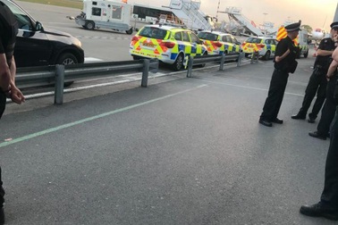 Chuyến bay bị hủy vì “bữa tiệc thác loạn” của nhóm du khách