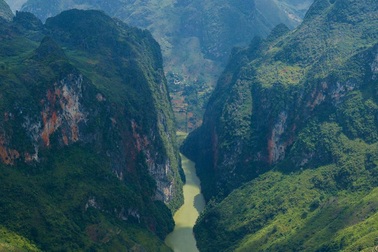 Sửng sốt trước vẻ đẹp của hẻm vực sâu nhất Đông Nam Á ở Hà Giang