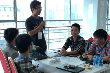Sinh viên FPT Edu giành ngôi Quán quân Hackathon Việt Nam bằng sản phẩm thùng rác thông minh