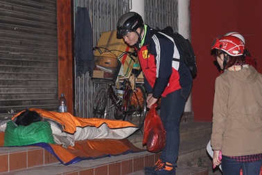 Sinh viên trường Công nghiệp cùng sẻ chia đón Tết