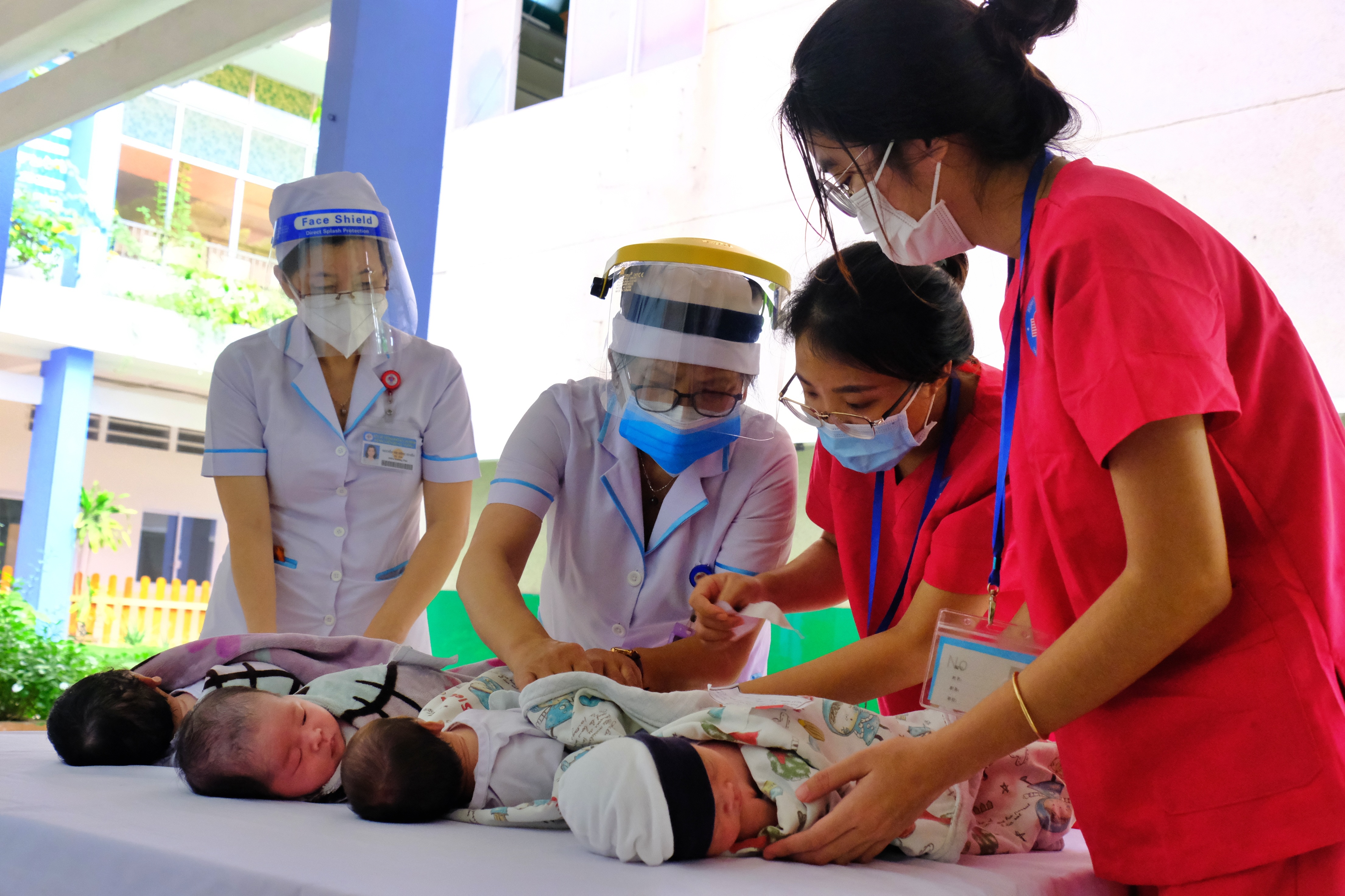 Chuyện về bác sĩ đỡ đẻ cho hàng trăm sản phụ F0 giữa tâm dịch Sài Gòn - 9 Chuyện về bác sĩ đỡ đẻ cho hàng trăm sản phụ F0 giữa tâm dịch Sài Gòn - 9