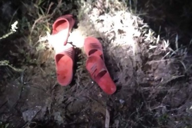 Người dân đổ ra sông tìm kiếm 2 cháu bé mất tích