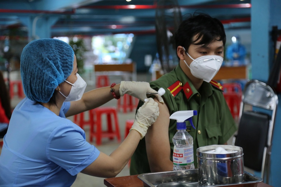 TPHCM bắt đầu tiêm mũi 3 vaccine phòng Covid-19 - 5 TPHCM bắt đầu tiêm mũi 3 vaccine phòng Covid-19 - 5
