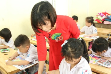 Chương trình sách giáo khoa lớp 1 mới: Nặng là do chưa biết cách dạy?