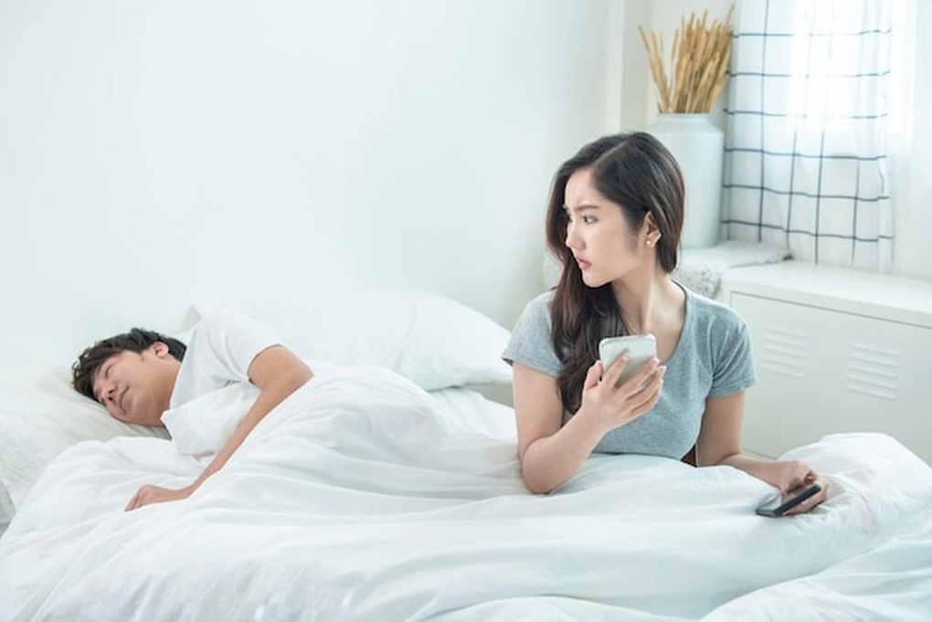 Bạn thân gọi điện lúc nửa đêm hé lộ bí mật động trời của chồng tôi và cô ấy - 1 Bạn thân gọi điện lúc nửa đêm hé lộ bí mật động trời của chồng tôi và cô ấy