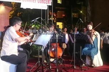 Nghệ sĩ Nhật biểu diễn hòa tấu bài Ru con của Nhật Bản