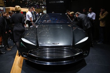Aston Martin muốn "ngồi chung mâm" với Bentley, Rolls-Royce