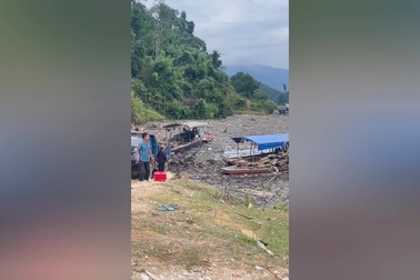 Rác thải bủa vây lòng hồ thủy điện Hủa Na