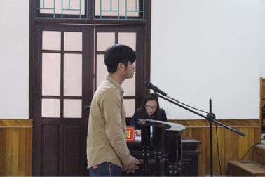 Rủ bé gái làm chuyện người lớn, quay video làm kỷ niệm