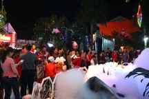 Người dân xứ Quảng cùng du khách rộn ràng xuống đường đón Giáng sinh