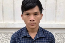 Đang ngủ trong nhà bị kẻ gian đột nhập dùng dao khống chế hiếp dâm