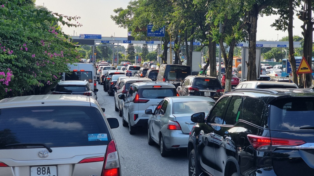 Thu phí không dừng tại sân bay Nội Bài, Tân Sơn Nhất từ 6/2 - 1 Thu phí không dừng tại sân bay Nội Bài, Tân Sơn Nhất từ 6/2 - 1