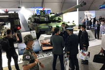 Ba Lan mua gần 300 pháo phản lực Hàn Quốc