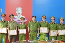 Công an Bạc Liêu khen thưởng vụ bắt thuốc thủy sản giả quy mô lớn