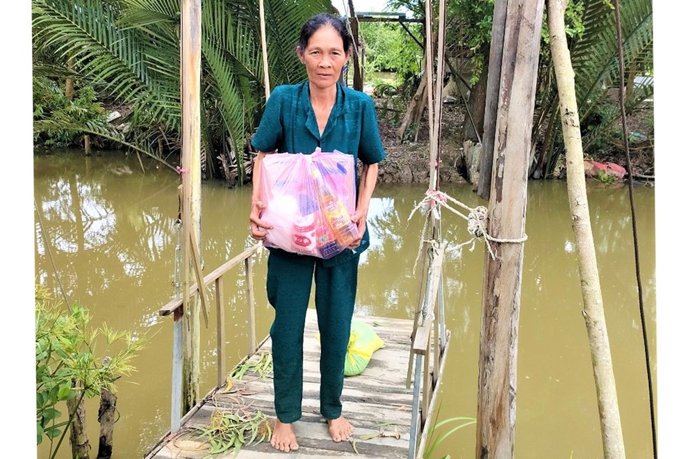 Lão nông miền Tây chế cáp treo băng qua kênh... nhanh như chớp - 1 Lão nông miền Tây chế cáp treo băng qua kênh... nhanh như chớp - 1