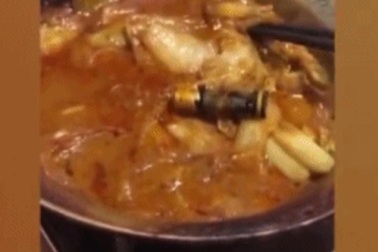 "Lẩu... pin" xuất hiện tại một nhà hàng ở Trung Quốc