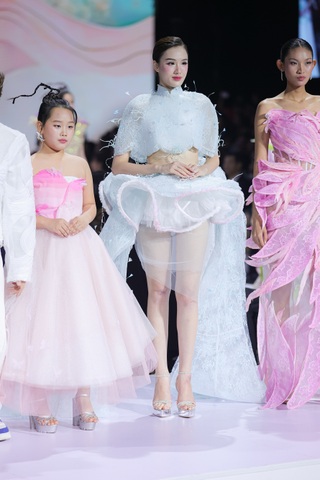 Á hậu Trái đất Trịnh Mỹ Anh gây “choáng” khi khoe vòng 3 trên sàn catwalk - 6