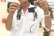 Nghề... bật - tắt đèn ở làng ve chai