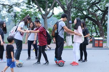 Rộ trào lưu xe điện cân bằng, người dân chủ quan với nguy hiểm rình rập