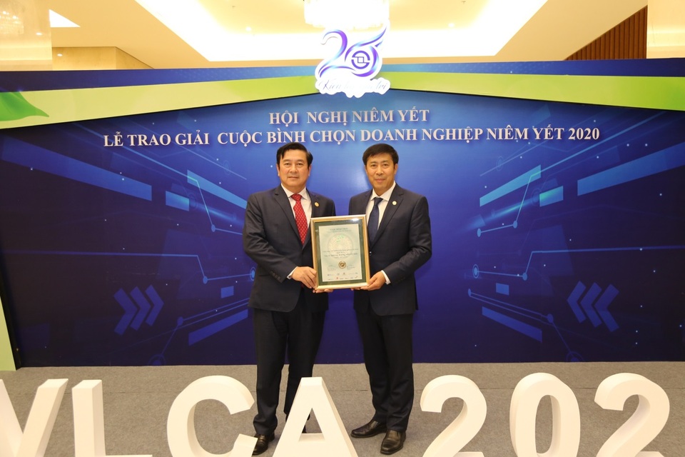 HDBank giành cú đúp doanh nghiệp niêm yết xuất sắc - 3 HDBank giành cú đúp doanh nghiệp niêm yết xuất sắc - 3