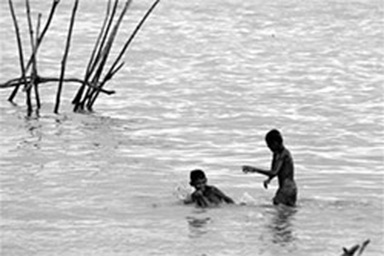 Những tuổi thơ ngược xuôi theo dòng nước