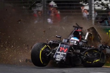 Clip tai nạn trong chặng 1 mùa giải F1 2016