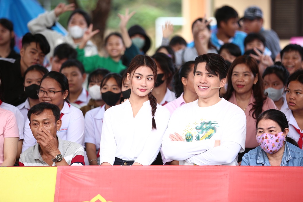 Hoa hậu Xuân Hạnh nhớ tuổi thơ khó khăn, nhà dột cha mẹ phải nằm chỗ ướt - 2 Hoa hậu Xuân Hạnh nhớ tuổi thơ khó khăn, nhà dột cha mẹ phải nằm chỗ ướt - 2