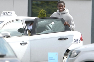 Sau Nasri và Tevez, thêm một cầu thủ Man City bị cấm lái xe