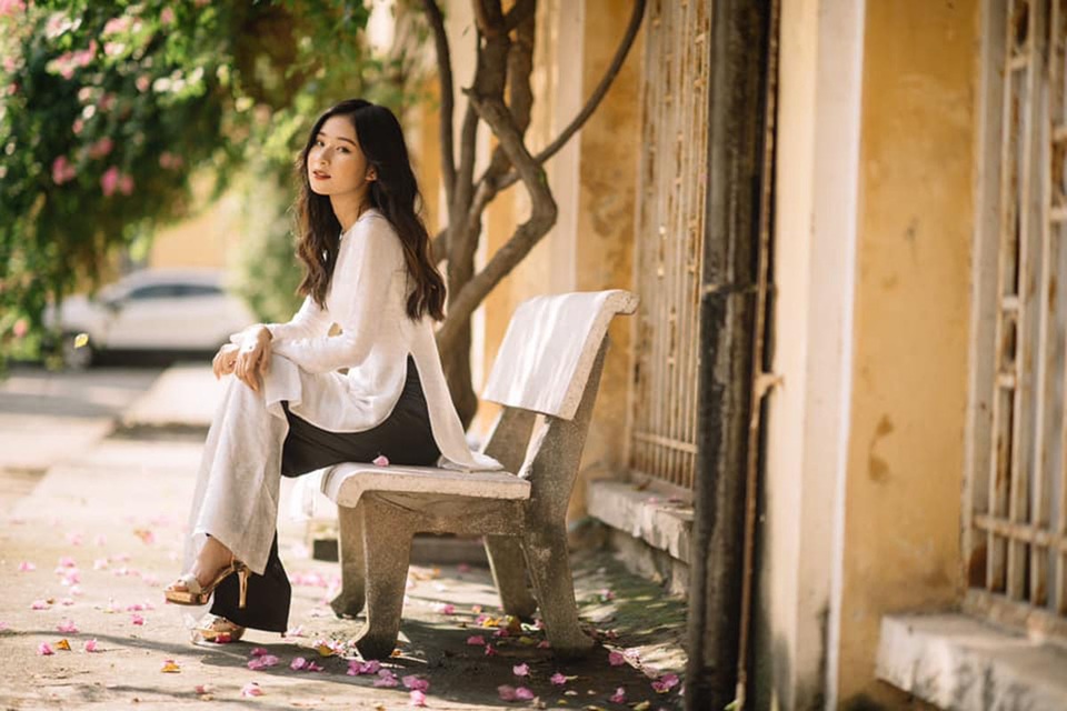 “Thiên thần đồng phục” trường Lê Quý Đôn khoe ảnh áo dài đẹp trong trẻo - 12 “Thiên thần đồng phục” trường Lê Quý Đôn khoe ảnh áo dài đẹp trong trẻo - 12