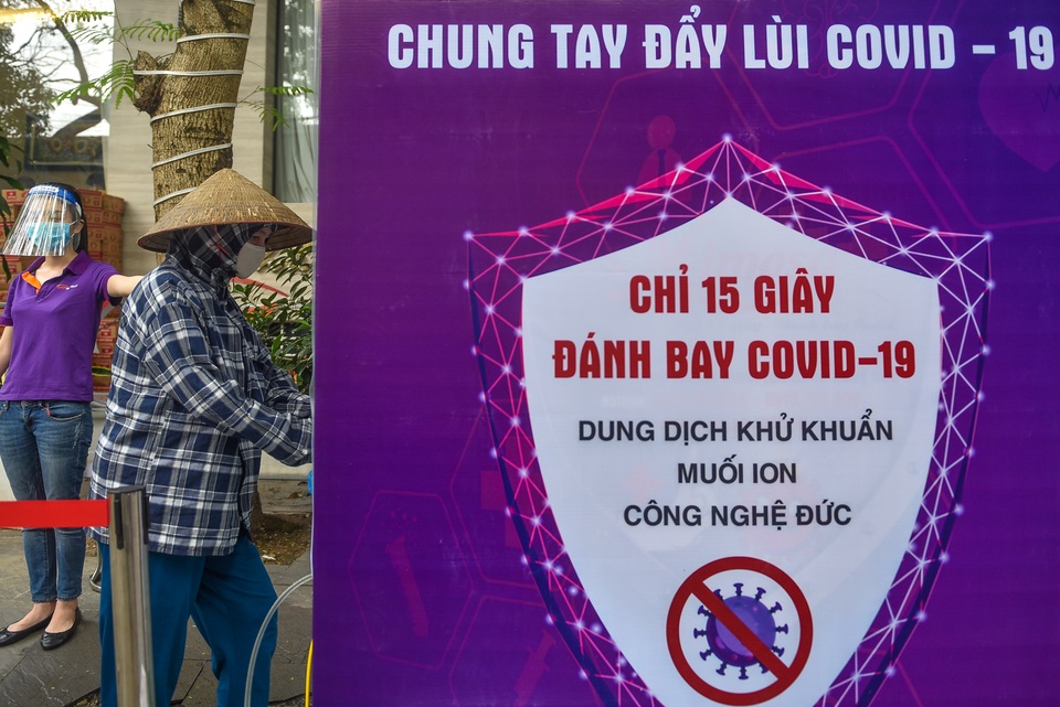 Hà Nội: ATM mỳ tôm, trứng gà trao yêu thương tới người nghèo - 5 Hà Nội: ATM mỳ tôm, trứng gà trao yêu thương tới người nghèo - 5