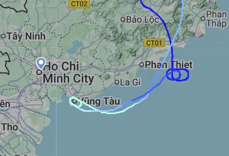 Nhiều máy bay không thể hạ cánh ở Tân Sơn Nhất vì mưa lớn - 1