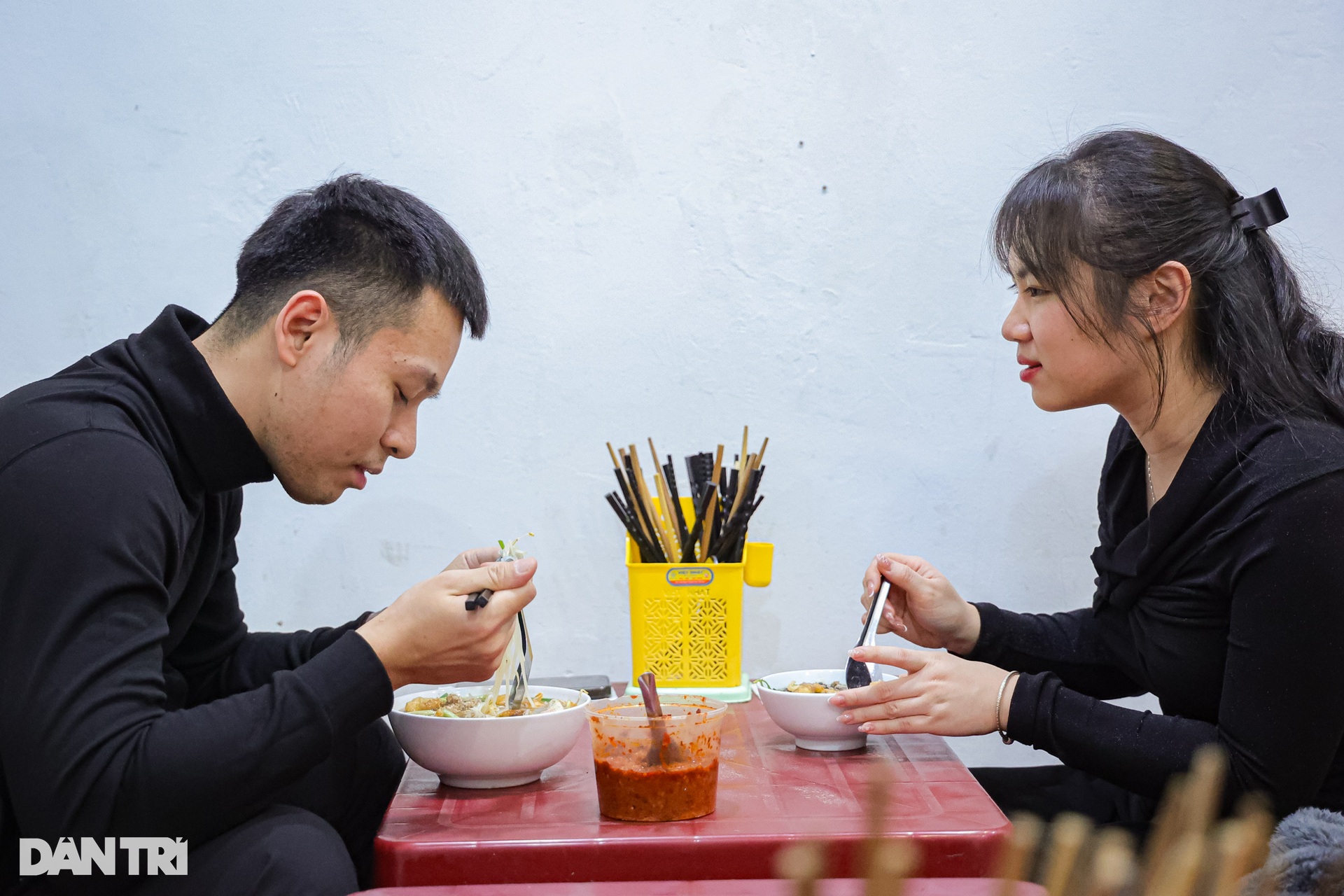 Hà Nội: Quán bánh đúc khiến khách Tây quay lại ăn nhiều lần không chán - 8