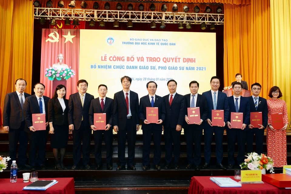 Trường ĐH Kinh tế quốc dân bổ nhiệm 8 giáo sư, phó giáo sư - 1 Trường ĐH Kinh tế quốc dân bổ nhiệm 8 giáo sư, phó giáo sư - 1