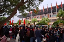 Trận bán kết lượt về sốt vé, cổ động viên Việt Nam và Singapore đều "khát"