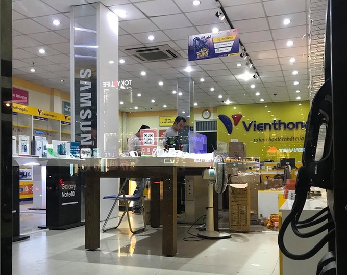 Sau khi Vinpro đóng cửa, toàn bộ hàng hóa Viễn Thông A Hà Nội cũng “bay màu” - Ảnh 2. Sau khi Vinpro đóng cửa, toàn bộ hàng hóa Viễn Thông A Hà Nội cũng “bay màu” - Ảnh 2.