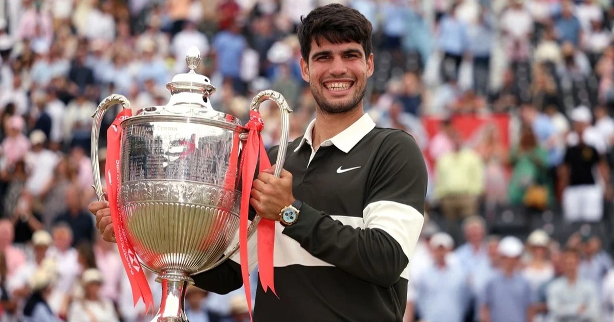 Alcaraz lên ngôi ở Queen’s Club, Bublik vô địch Halle Open