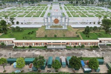 Quảng trường 250 tỷ "biểu tượng văn hóa" ở Hòa Bình xuống cấp nghiêm trọng