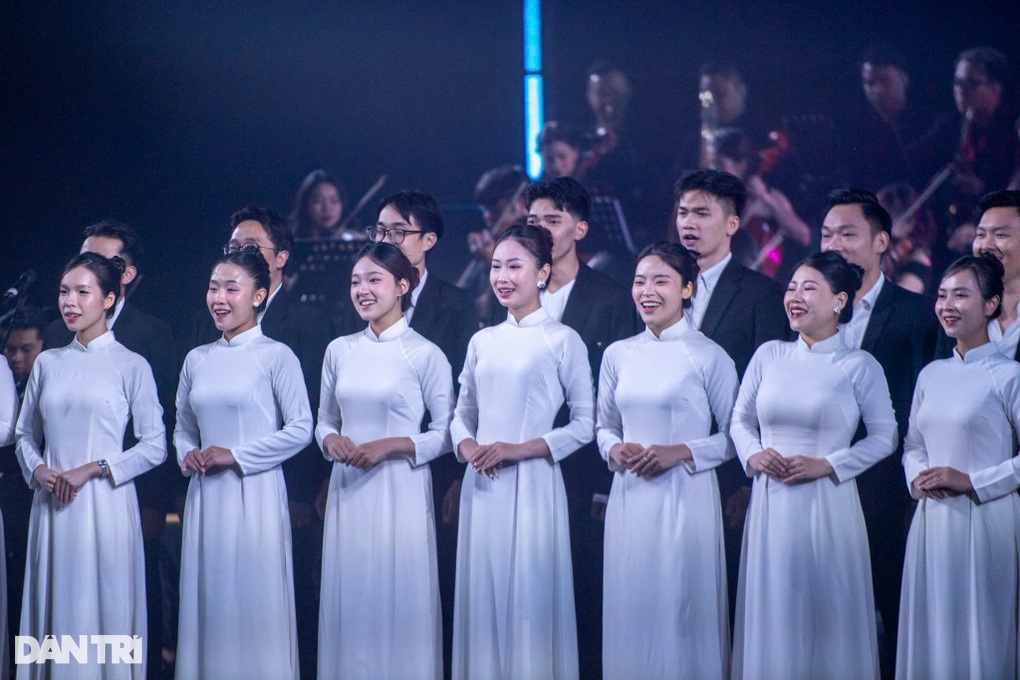 Hòa Minzy, Hương Tràm và dàn nghệ sĩ bùng nổ cảm xúc tại Rực rỡ ngày mới - 4
