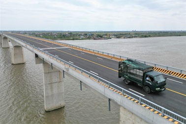 Ngắm cầu gần 700 tỷ đồng vượt sông Đáy, thi công công nghệ hiện đại nhất