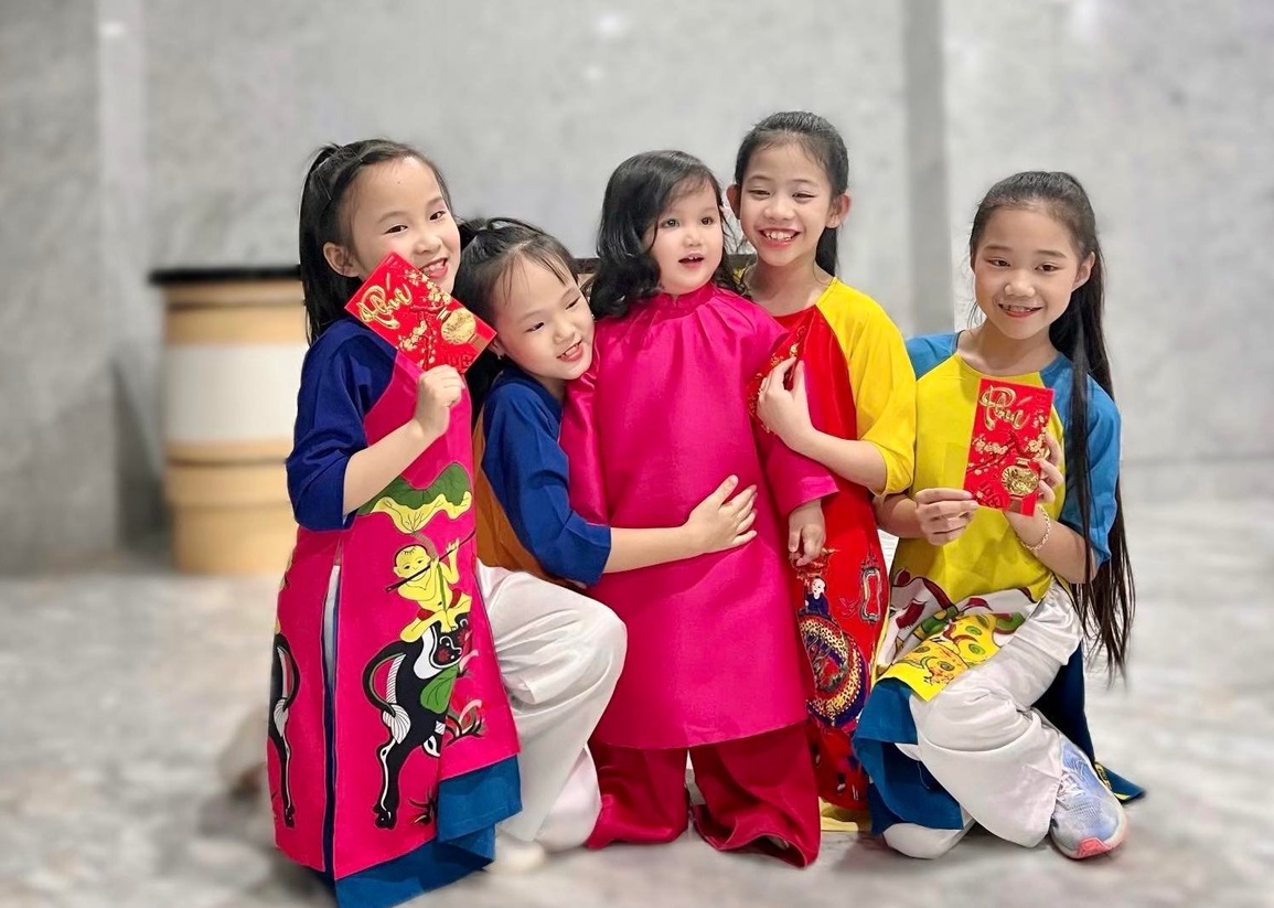 Ca sĩ Ngọc Anh đưa con gái lên sân khấu chương trình truyền hình Tết - 2 Ca sĩ Ngọc Anh đưa con gái lên sân khấu chương trình truyền hình Tết - 2