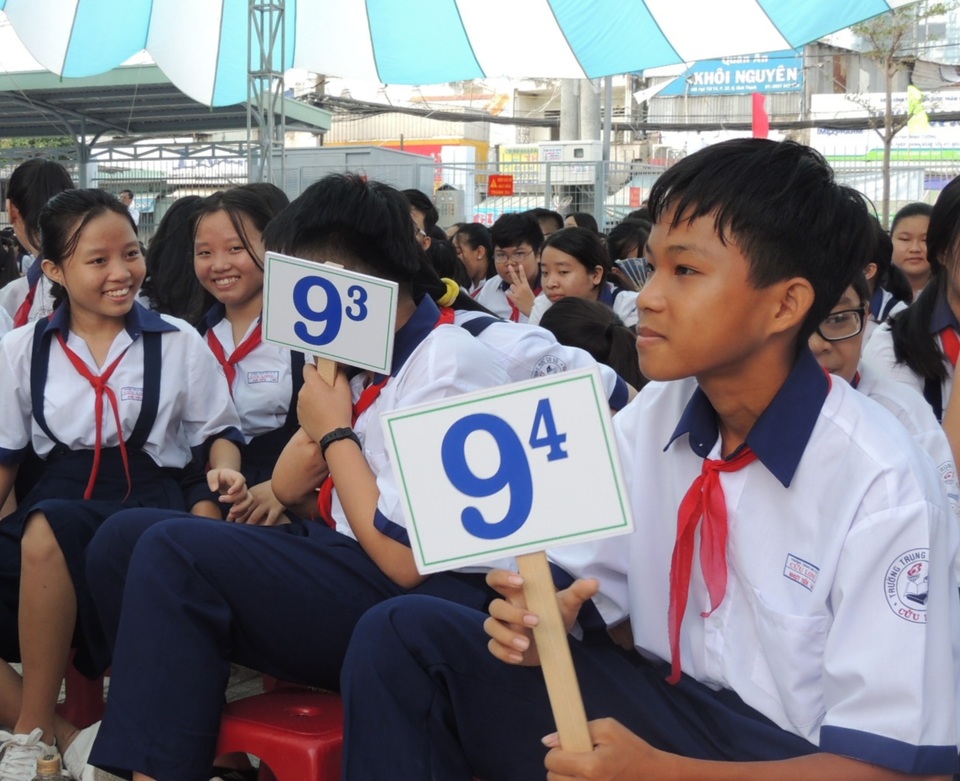 TPHCM: Học sinh lớp 9 và 12 sẽ học bài mới qua truyền hình - 1 TPHCM: Học sinh lớp 9 và 12 sẽ học bài mới qua truyền hình - 1