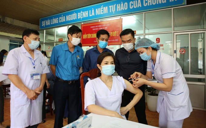 Hà Tĩnh tiêm vaccine phòng COVID-19 đợt 7 cho 18.000 người