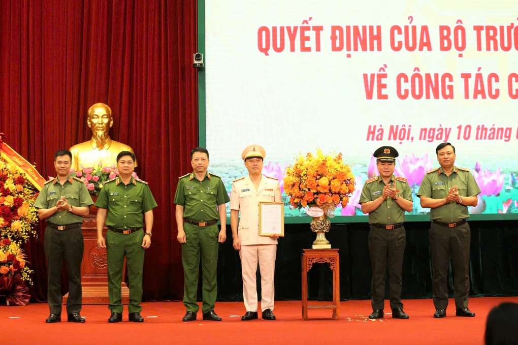 Đại tá Nguyễn Đức Long làm Phó Giám đốc Công an TP Hà Nội - 1 Đại tá Nguyễn Đức Long làm Phó Giám đốc Công an TP Hà Nội - 1
