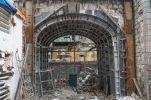 Thêm một vòm cầu trăm tuổi phố Phùng Hưng được đục thông