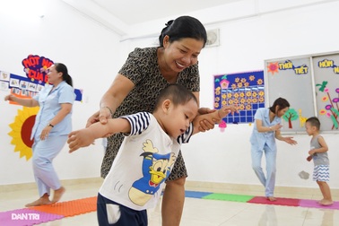 "Dạy trẻ khuyết tật đòi hỏi phải kiên nhẫn và yêu thương"