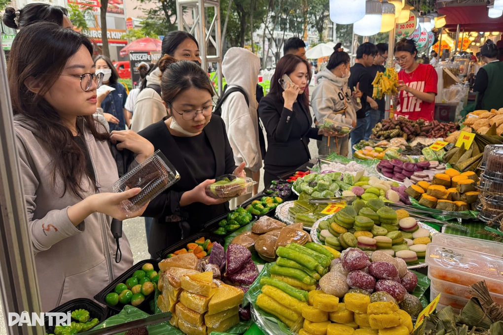 Kiểm soát đặc biệt, lưu mẫu thực phẩm dễ hư tại lễ hội lần đầu tổ chức - 3